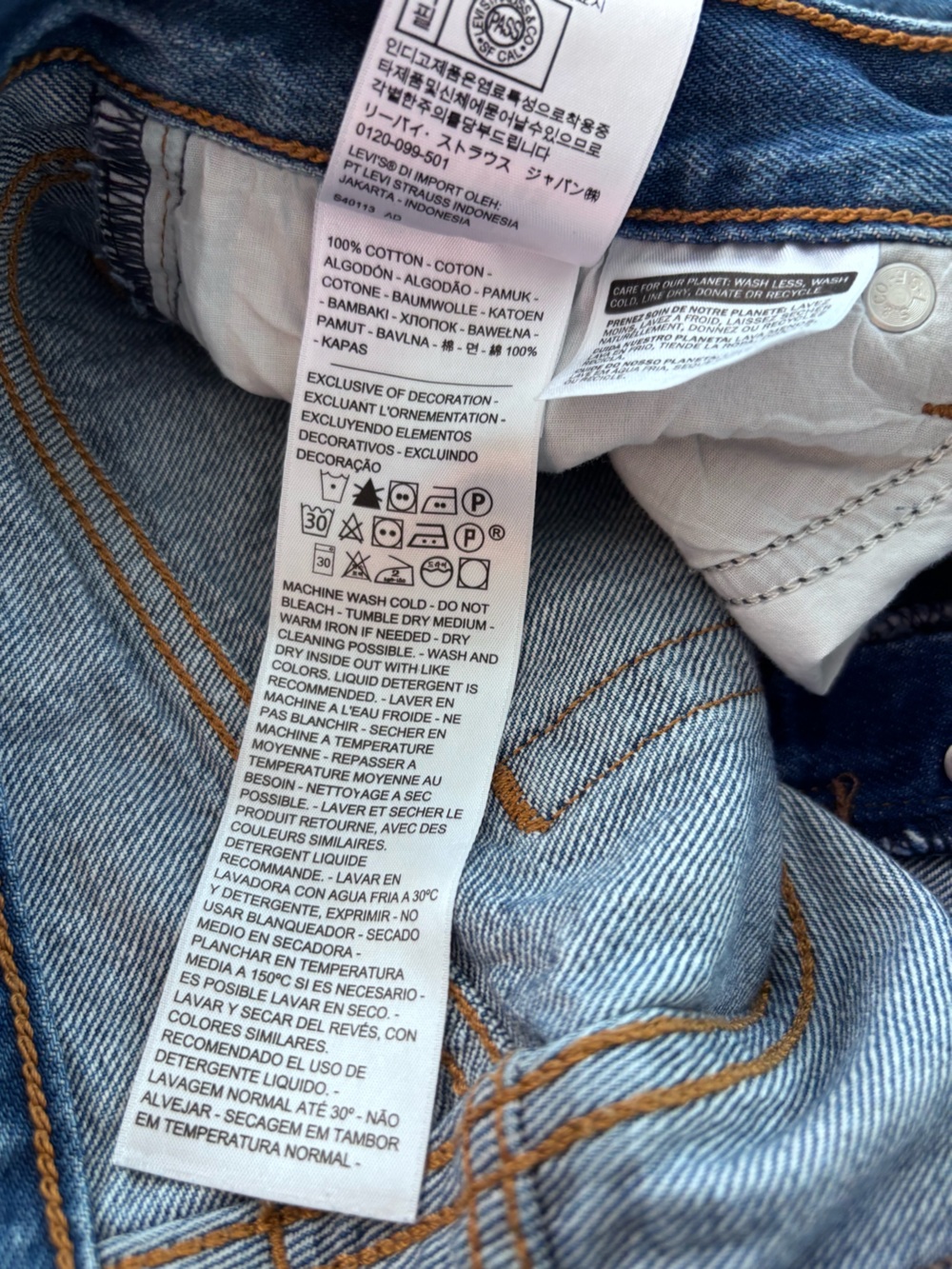 LEVI’S Wedgie Straight Jeans Size 28 Distressed Frayed Hem - Picture 7 of 13